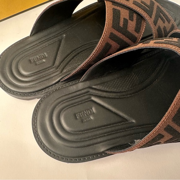 Fendi Men's Black and Brown Logo Slide Sandals - Picture 4 of 7